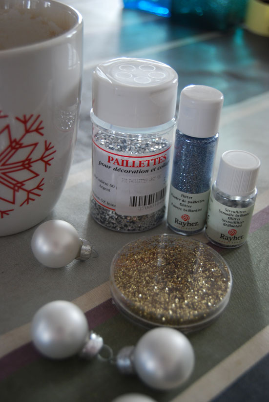des tas de paillettes