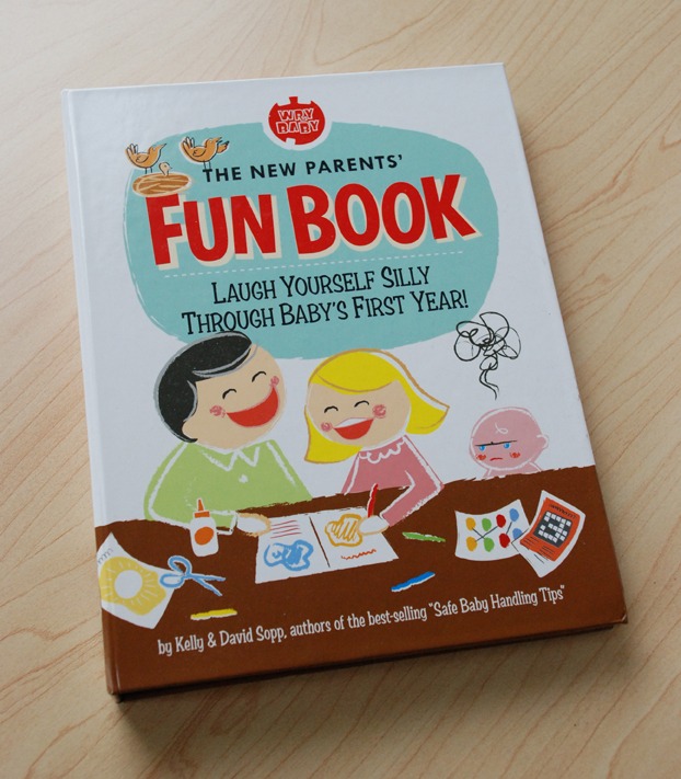 Baby’s New Parents’ Fun Book. En anglais, pour dédramatiser et rire de cette fatiguante première année de bébé. Mon favori : les stickers rigolos et tendres à coller sur la couche de bébé à l'attention de la prochaine personne qui le changera