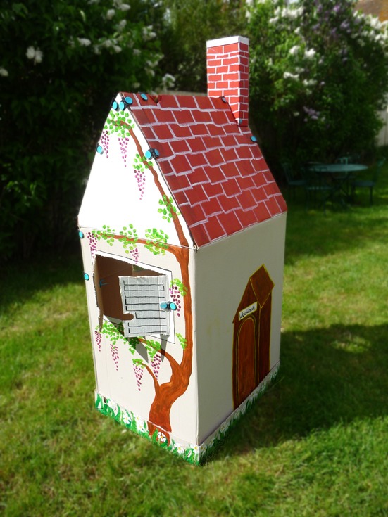 Cabane pour enfant en carton avec Makedo