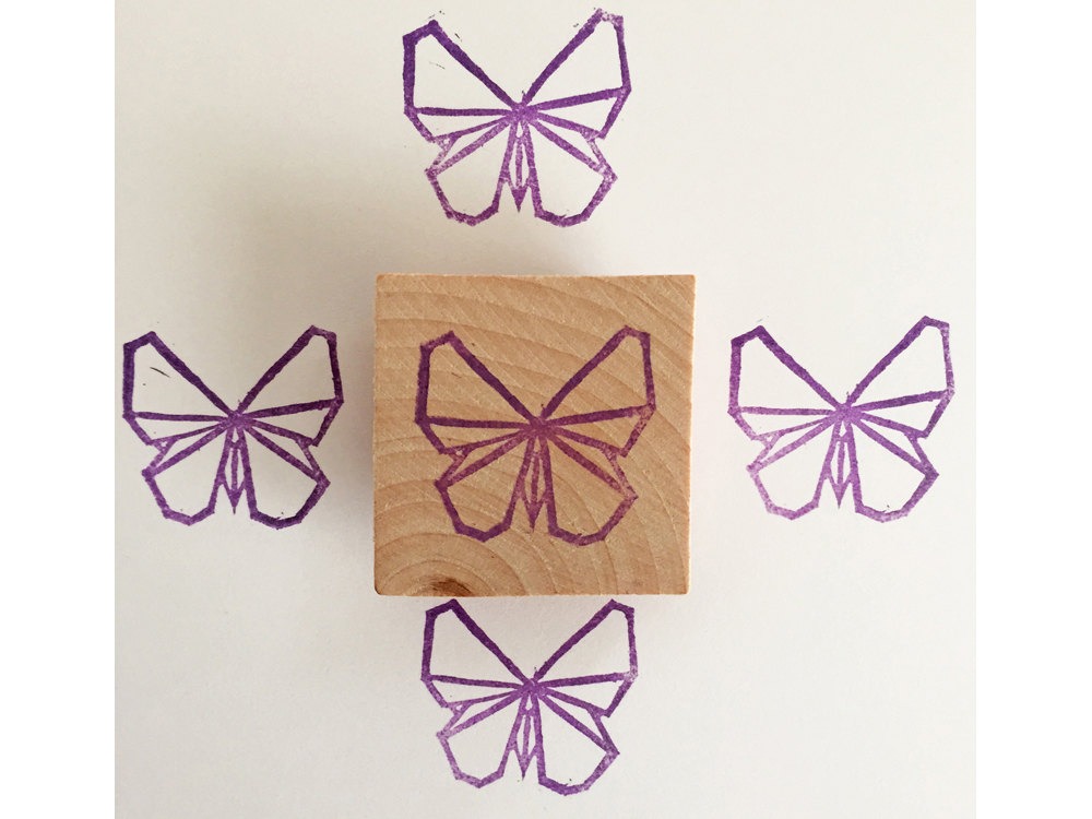 Tampon gravé à la main par Kraftille. Papillon origami