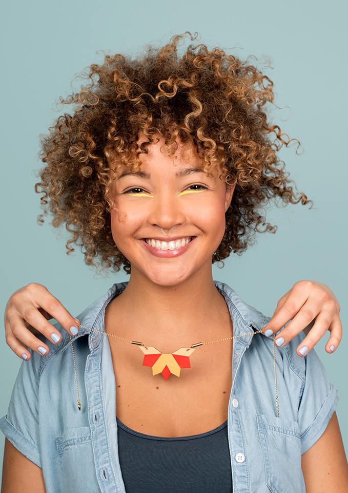 bijoux, collier graphique, bijoux minimaliste, collier géométrique, collier doré, collier bois
